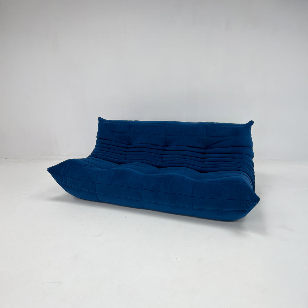 Modern 3-Seater Relaxing Sofa in Luxury Fabric – Sculptural Design and Exceptional Comfort