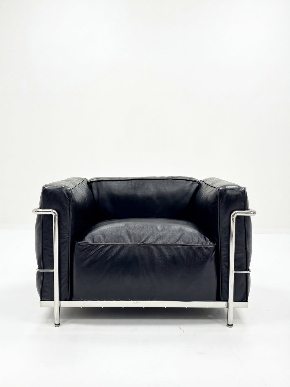 Modernist Grand Comfort Armchair – Genuine Leather &amp; Chrome Frame